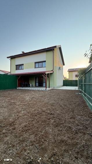 Casă cu 4 camere în Vitan