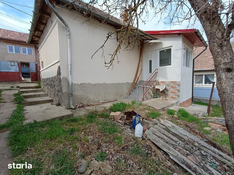Casă cu 2 camere cu Teren 720 Mp în Central