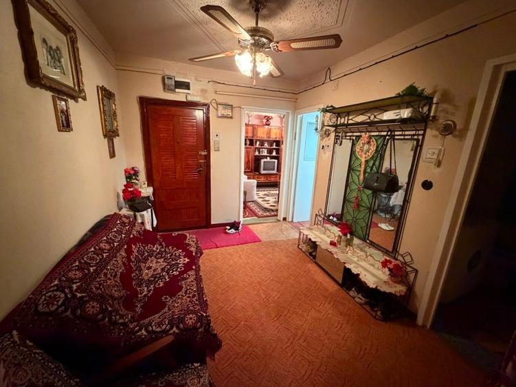 Apartament cu 3 camere decomandat, mobilat în Aurel Vlaicu
