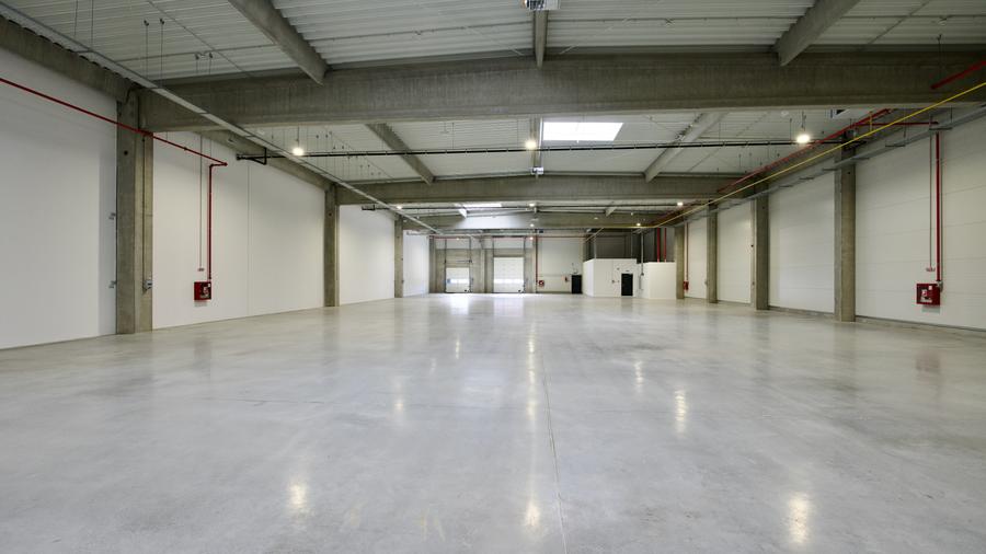 Spațiu industrial, de 4,713 mp, în Gai