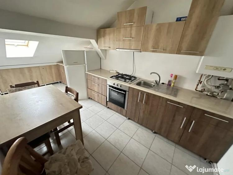Apartament cu 3 camere semidecomandat în Tilișca