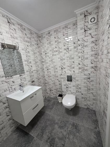 Apartament cu 3 camere decomandat în Florești