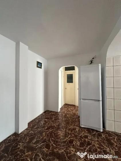 Apartament cu 2 camere decomandat în Malu Roșu