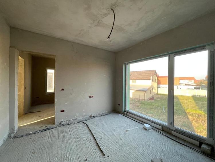 Duplex cu 3 camere cu Canalizare în Moșnița Nouă