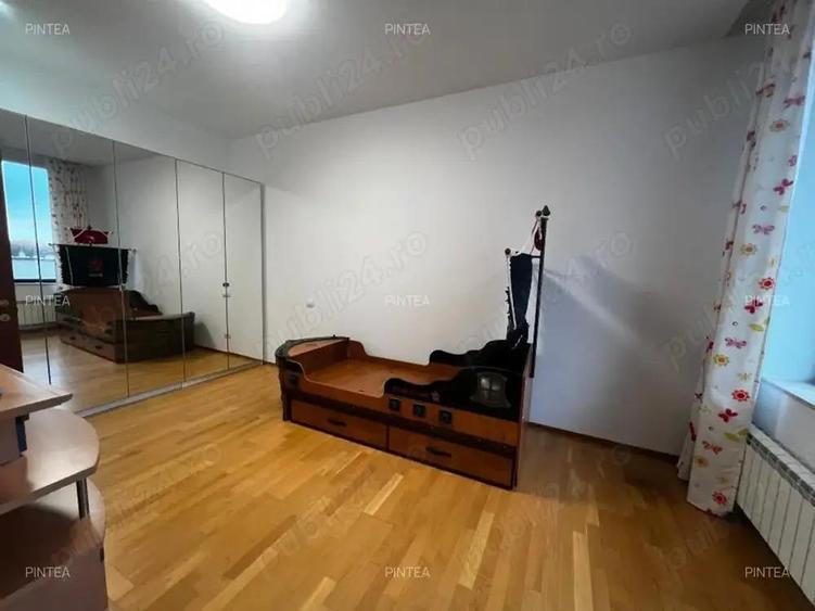 Apartament cu 5 camere decomandat, mobilat în Băneasa