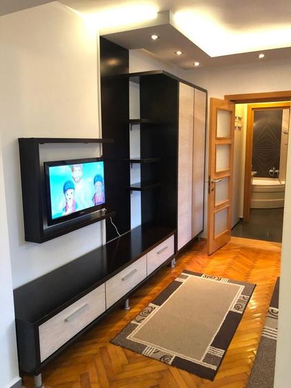 Apartament cu 3 camere semidecomandat în Bălcescu