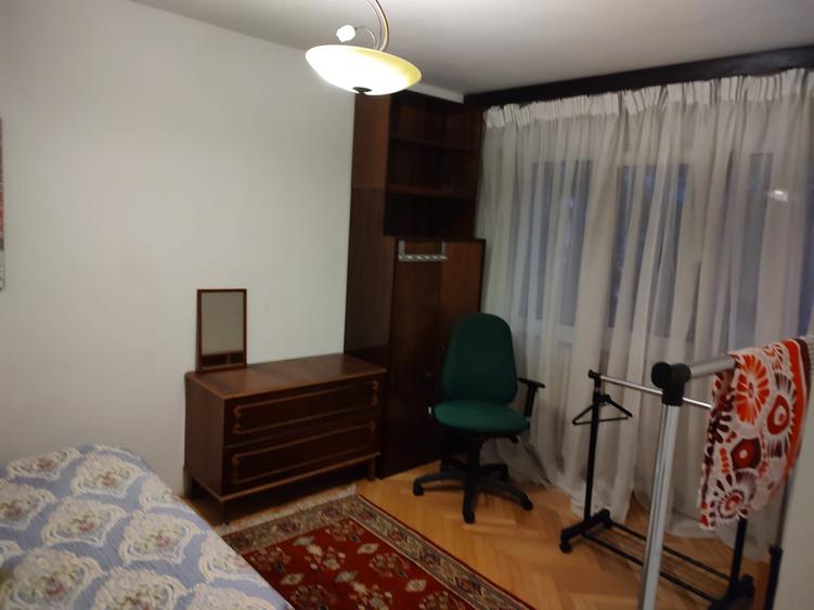 Apartament cu 3 camere semidecomandat, mobilat în Tătărași