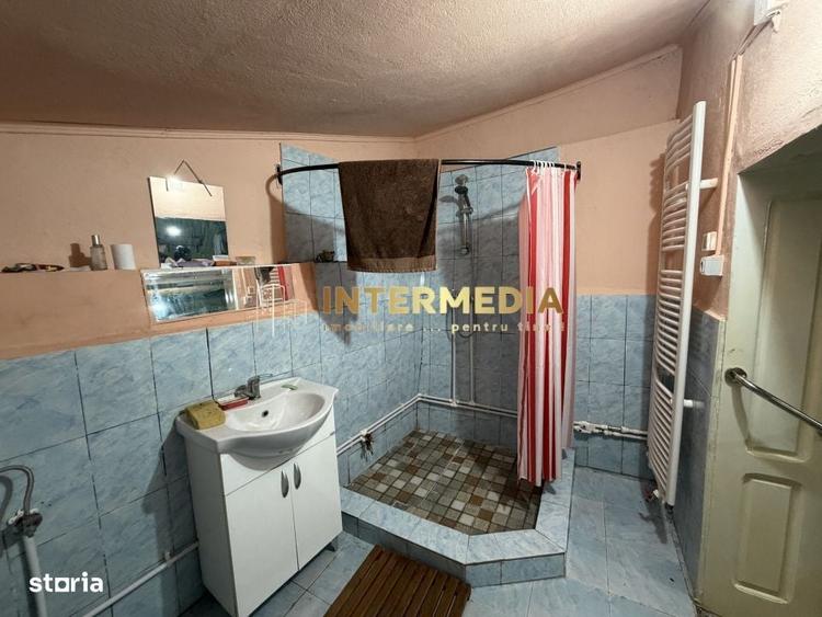 Casă cu 3 camere în Cricău