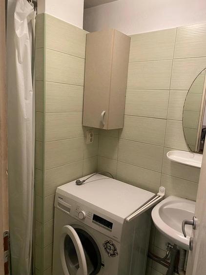 Garsonieră decomandată în Vest