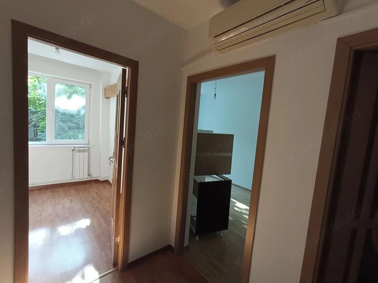 Apartament cu 3 camere semidecomandat în Micro 17