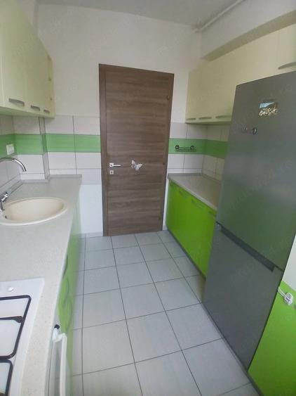 Apartament cu 2 camere semidecomandat în Berceni