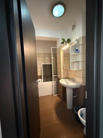 Apartament cu 2 camere decomandat, mobilat în Titan