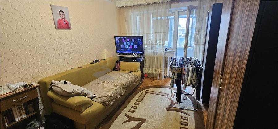 Apartament cu 4 camere semidecomandat, mobilat în Mănăștur