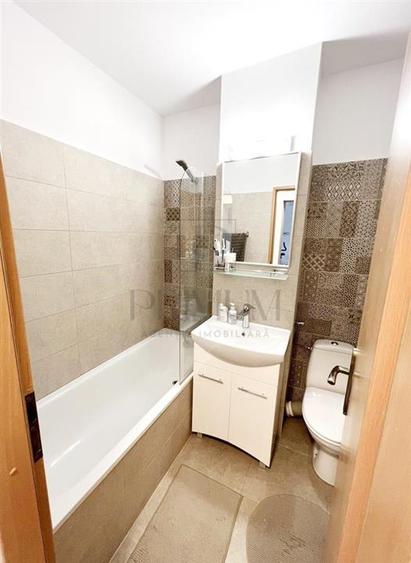 Apartament cu 3 camere semidecomandat, mobilat în Circumvalațiunii