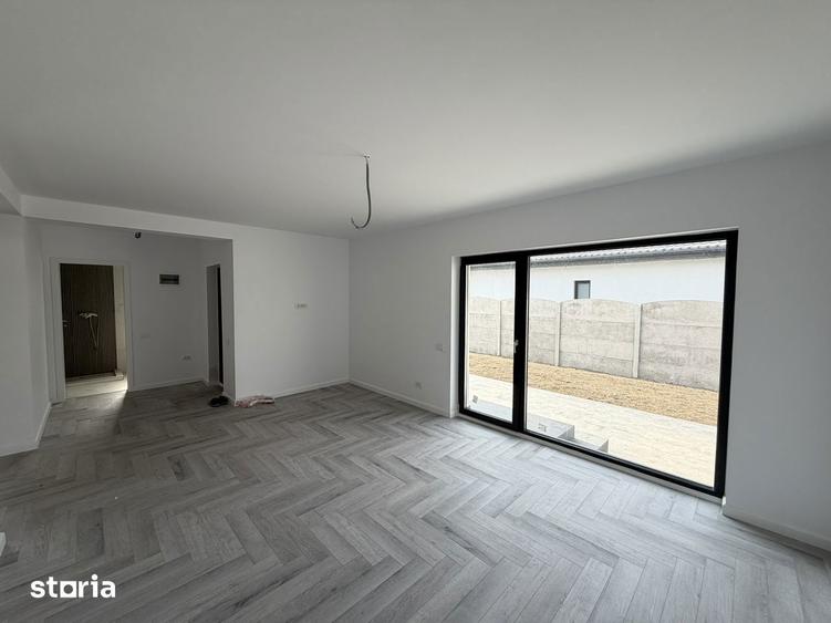 Casă cu 4 camere cu Teren 400 Mp în Clinceni