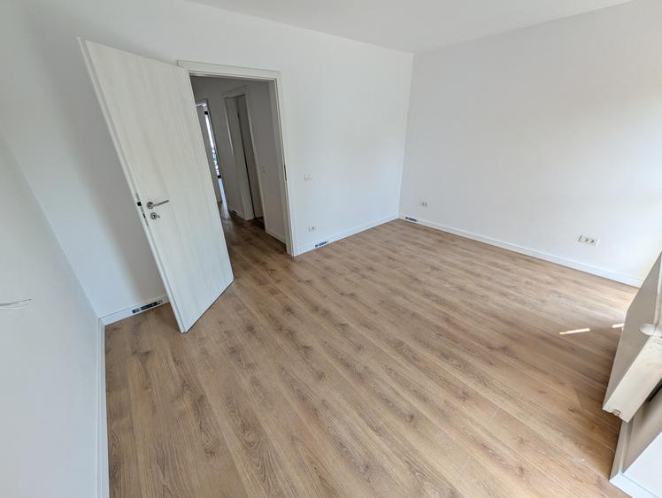 Casă individuală cu 4 camere cu Teren 100 Mp în Tunari