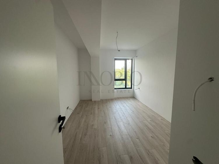 Apartament cu 3 camere semidecomandat în Sisești