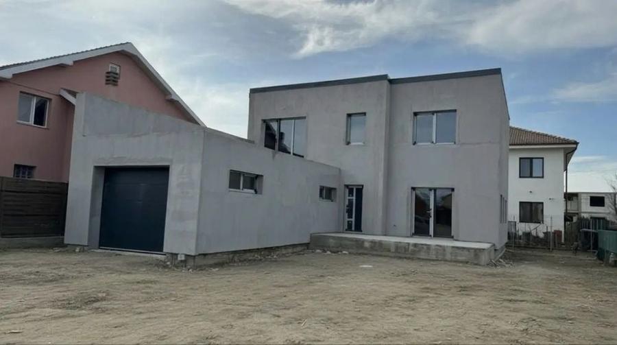 Casă cu 4 camere în Central