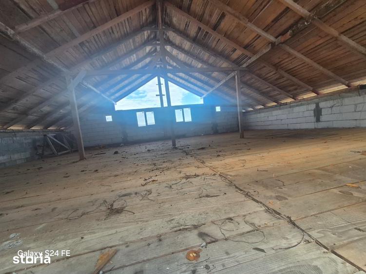 Casă cu 8 camere cu Teren 800 Mp în Central