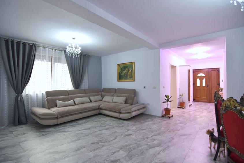 Casă individuală cu 4 camere cu Canalizare în Ghirodei