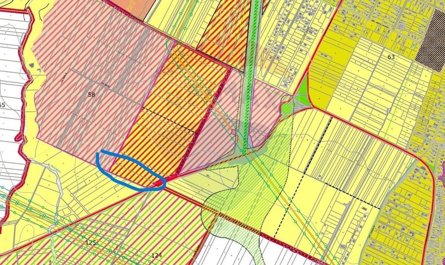 Teren agricol extravilan de 9500 mp, în Central