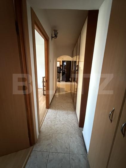 Apartament cu 3 camere decomandat, mobilat în Micro 6