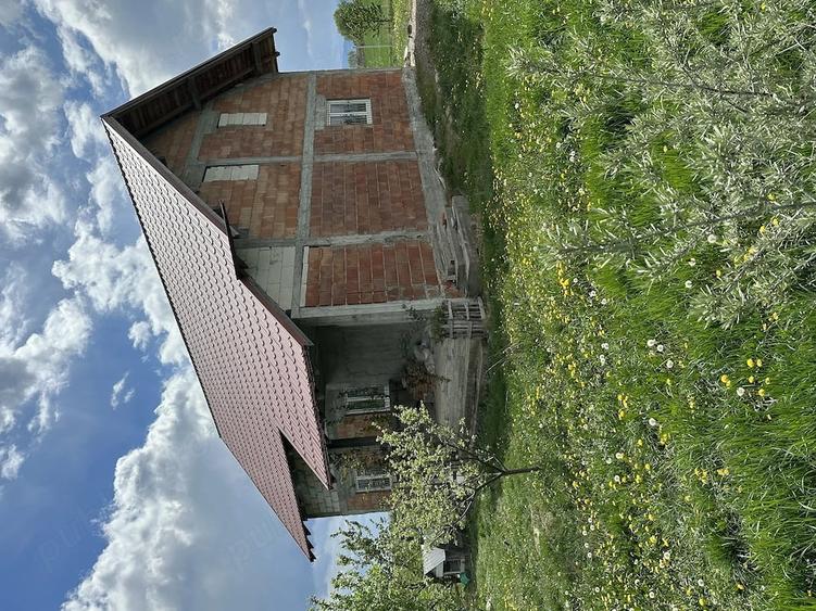 Casă cu 3 camere cu Teren 5000 Mp în Girov