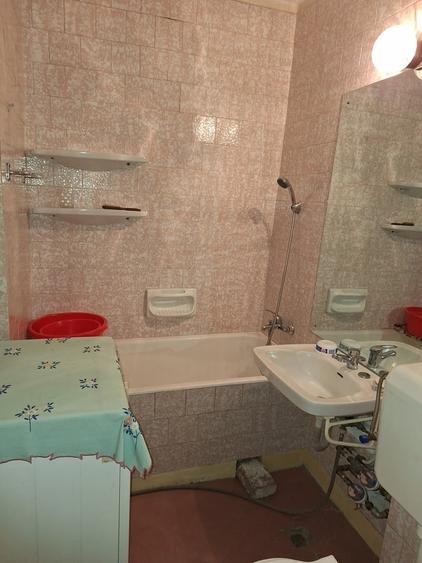 Apartament cu 3 camere semidecomandat în Basarabia