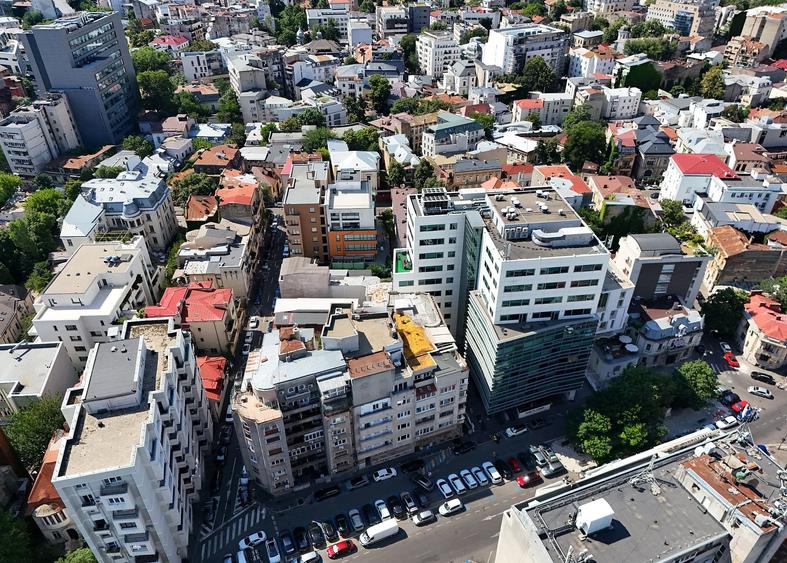 Birou, de 1,993 mp, în Universitate