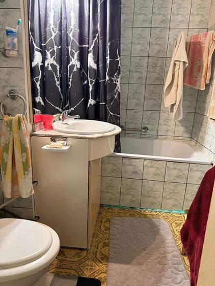 Apartament cu 3 camere decomandat în Lipovei