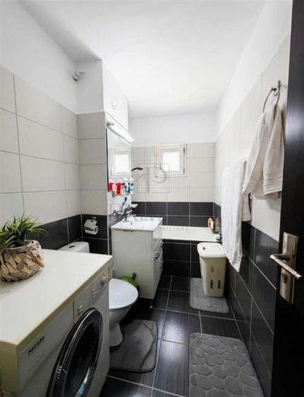 Apartament cu 3 camere semidecomandat, mobilat în Lipovei