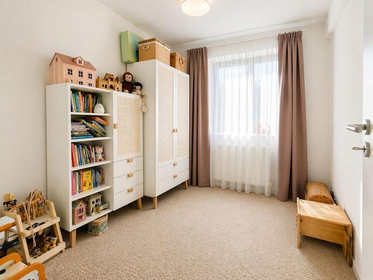 Apartament cu 3 camere semidecomandat, mobilat în Borhanci
