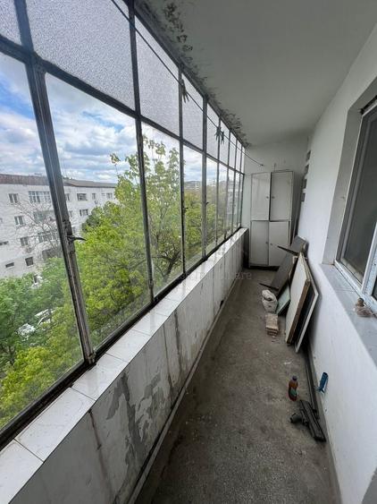 Apartament cu 2 camere semidecomandat în Podu Roș