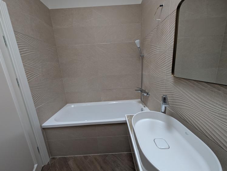 Apartament cu 3 camere decomandat în Ștefan cel Mare