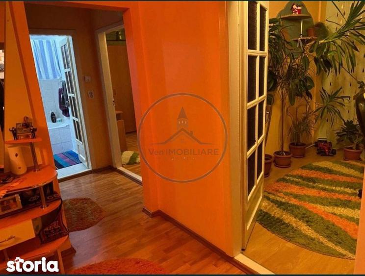 Apartament cu 4 camere decomandat, mobilat în Calea Moldovei