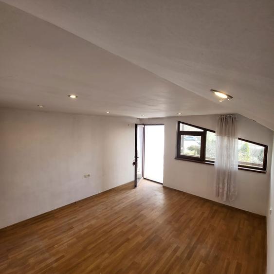 Casă cu 4 camere în Urechești