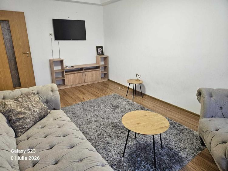 Apartament cu 3 camere decomandat în Exterior Vest