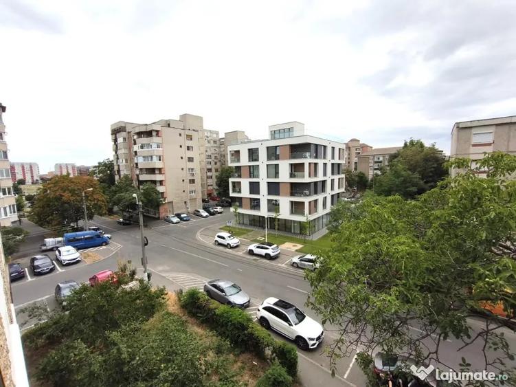 vand ap.spatios , 3 camere , central Oradea - 2