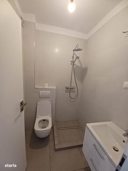 Apartament cu 3 camere semidecomandat în Florești