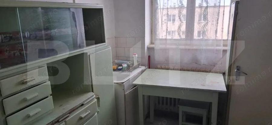 Apartament cu 4 camere decomandat în Central
