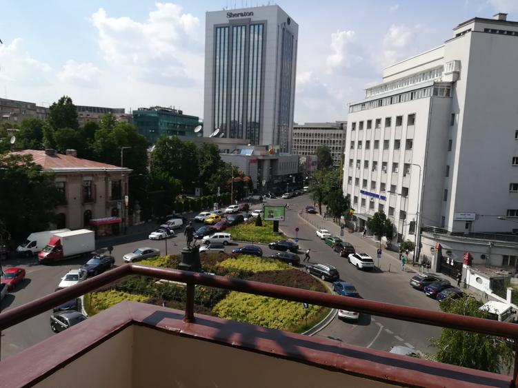 Apartament cu 5 camere circular în Lahovari