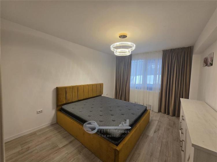 Apartament cu 3 camere decomandat, mobilat în Bucium