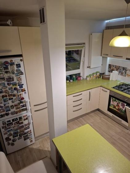 Apartament cu 4 camere decomandat, mobilat în Confecții