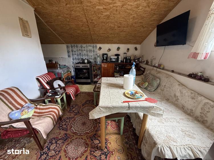 Casă cu 4 camere cu Teren 1390 Mp în Voinești