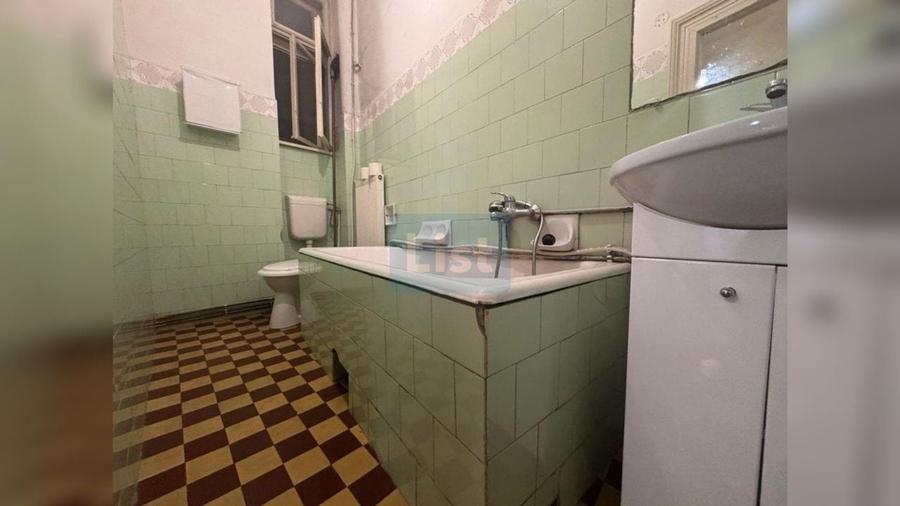 Apartament cu 3 camere semidecomandat în Central
