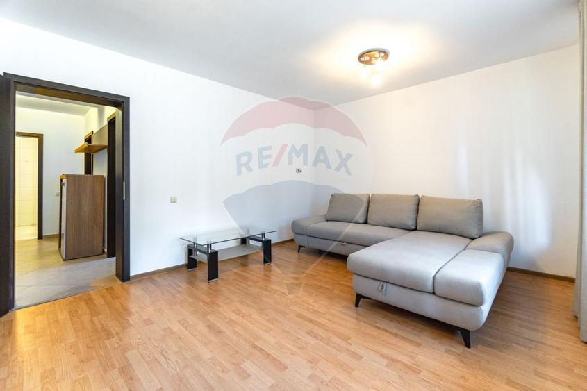 Apartament cu 2 camere decomandat în Tractorul