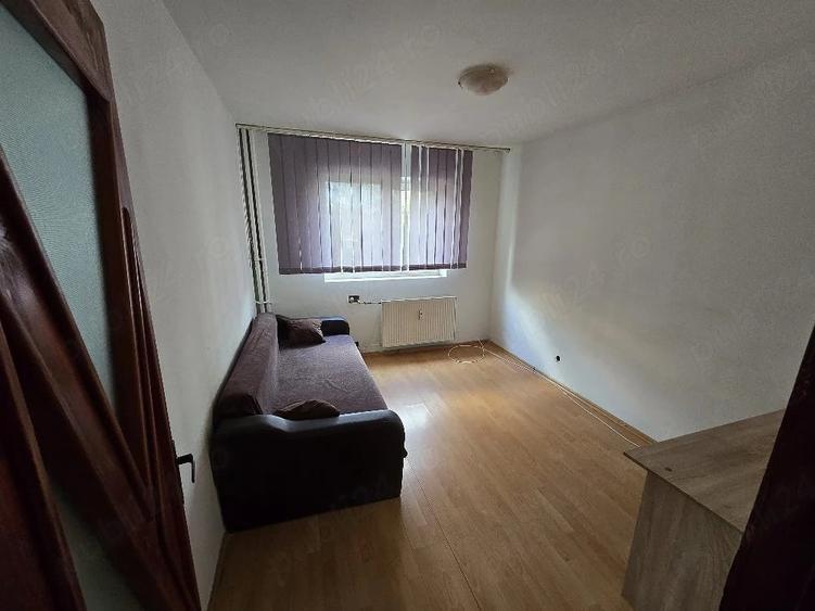 Apartament cu 3 camere decomandat în Vest