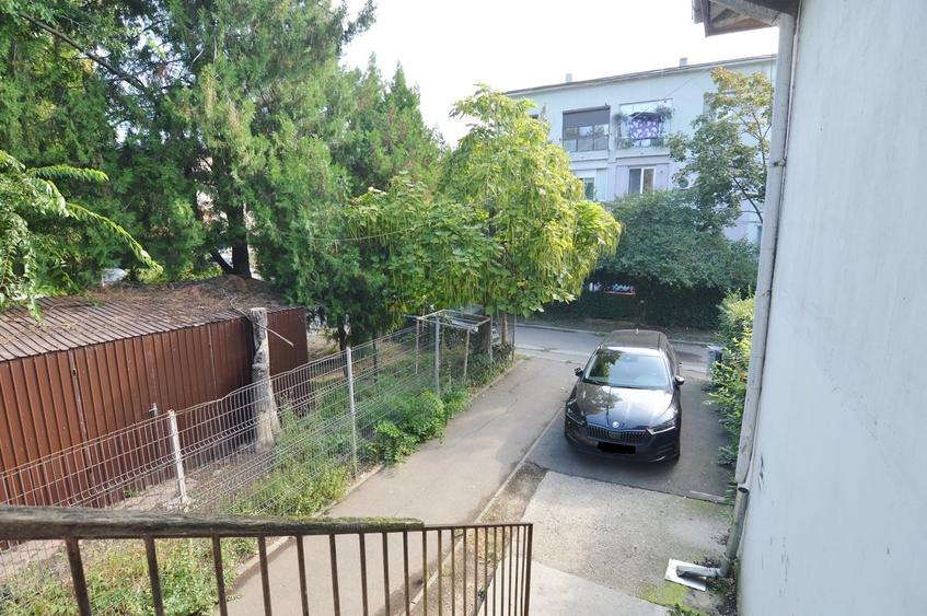 Garsonieră decomandată în Baba Novac