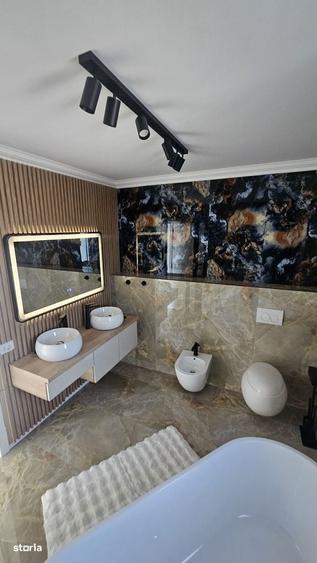 Casă cu 4 camere cu Teren 300 Mp în Central