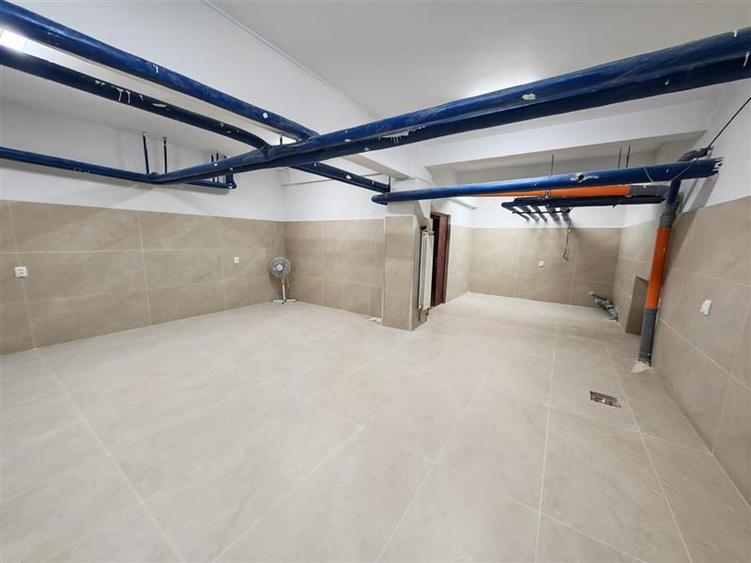 Spațiu comercial, de 127 mp, în Periferie
